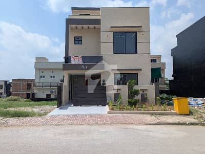 5 Marla Brand New Designer House A+ Construction