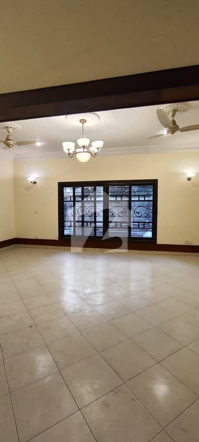 Defence 500 Bungalow Main Khy E Itthad 2 Plus 3 Very Well Maintained
