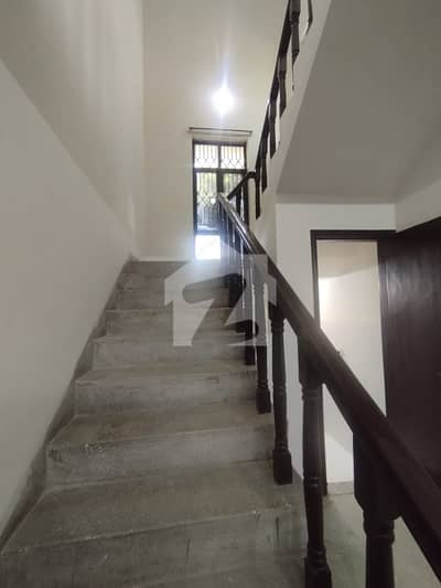 Beautiful House Of 1 Kanal 4 Bedrooms Available For Rent In Askari-9