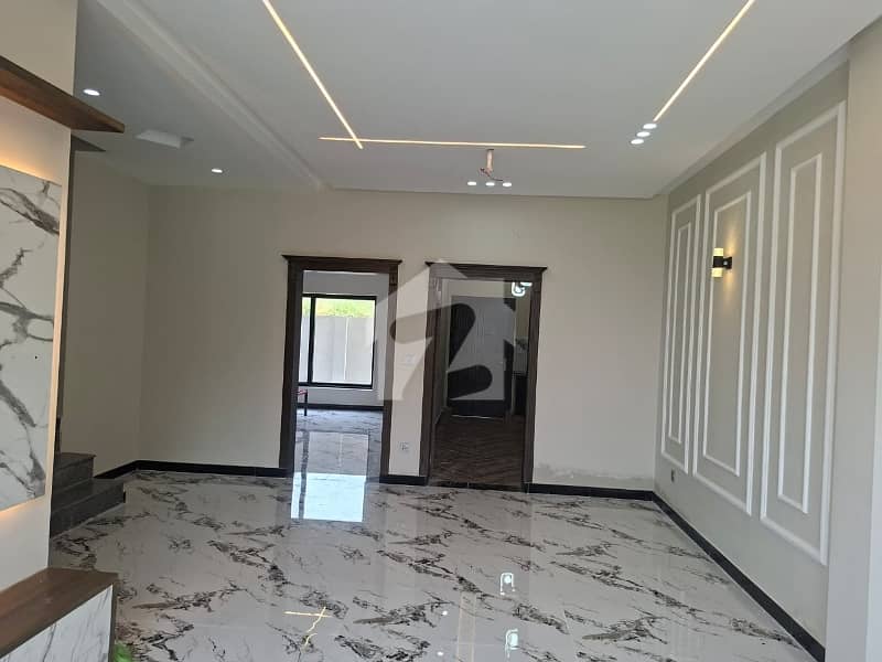 5 -MARLA DESIGNER HOUSE FOR SALE 5 -MARLA DESIGNER HOUSE FOR SALE