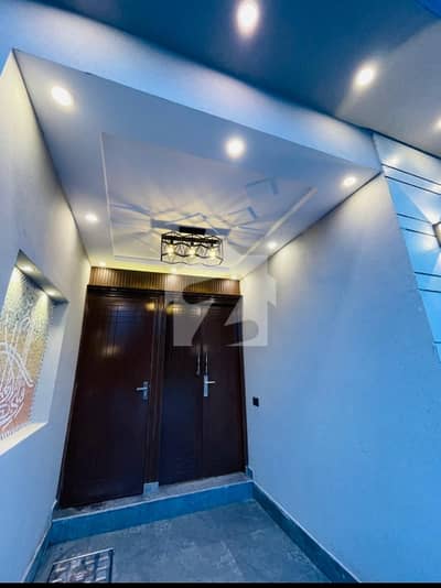 10 Marla House For Rent Outclass Location