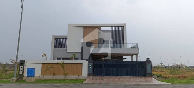 WELL-DESIGNED 10 MARLA HOUSE FOR RENT IN DHA PHASE 7