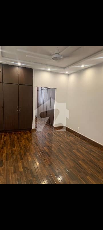 Model Town Facing Park 1kanal House Availble For Rent