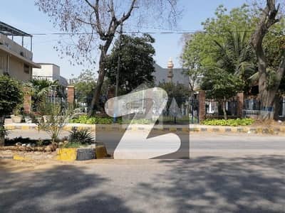 600 Square Yards House For Sale Is Available In KDA Officers Society 600 Square Yards House For Sale Is Available In KDA Officers Society