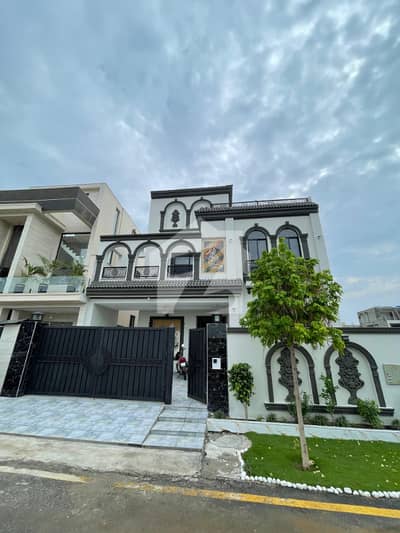 10 Marla Residential House In Lake City M6 | Premium Living | Buy Now
