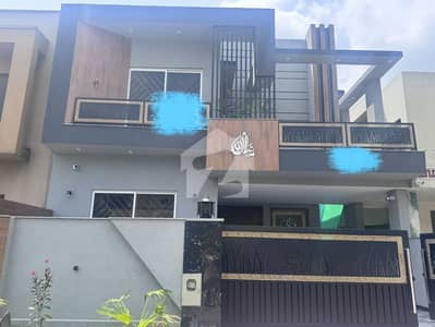 10 Marla Brand new luxury house for sale