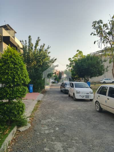 I Am Selling 10 marla Residencial Plot In Block I, Gulberg Residencia Islamabad