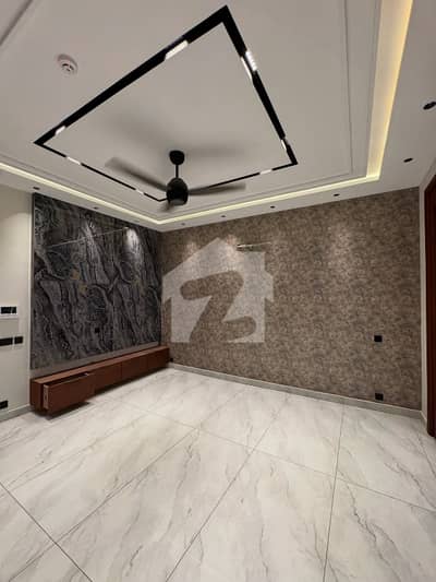 DHA Phase 3 Commercial Floor For Rent 8 Marla Prime Location Near Located All Facilities More Option Are Available