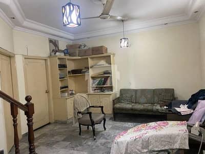 جوہر ٹاؤن فیز 2 جوہر ٹاؤن,لاہور میں 3 کمروں کا 4 مرلہ مکان 2.45 کروڑ میں برائے فروخت۔