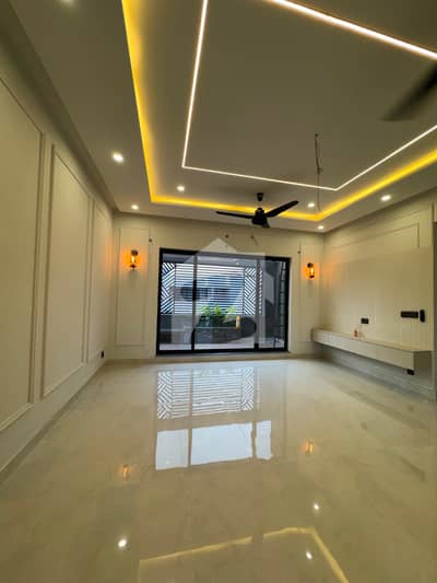 Mian Brothers Offer Phase 6 1 Kanal Ultra Mordern Design Brand New Upper Position 3 bedroom shower cabin Jacuzzi