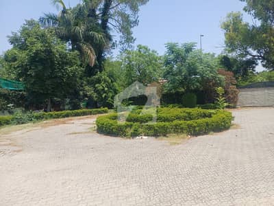 G 6 FULL HOUSE DOUBLE STOREY UN FURNSHED AVIALABLE FOR RENT