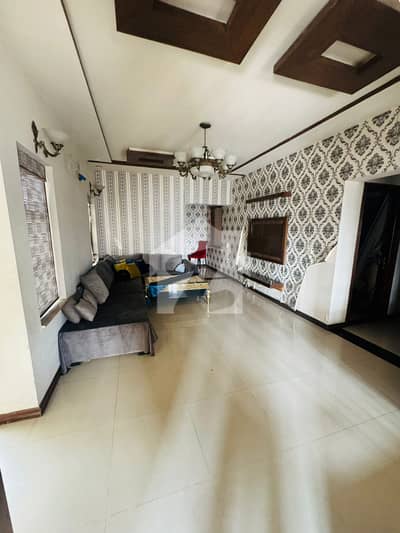 1 KANAL ELEGANT AND FULLY MAINTAINED SUPER HOT LOCATED OLD BUNGALOW IS AVAILABLE IN THE BEST BLOCK OF DHA LAHORE. 1 KANAL ELEGANT AND FULLY MAINTAINED SUPER HOT LOCATED OLD BUNGALOW IS AVAILABLE IN THE BEST BLOCK OF DHA LAHORE.