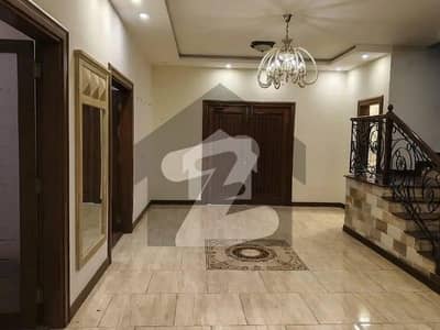 Clifton - Block 5 House Sized 1000 Square Yards For Rent