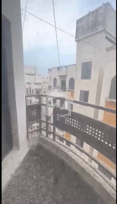 آئی ۔ 16 اسلام آباد میں 2 کمروں کا 4 مرلہ فلیٹ 85.0 لاکھ میں برائے فروخت۔