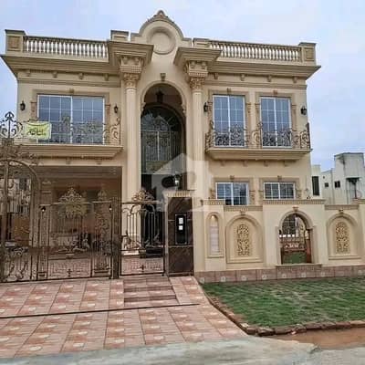 سٹی ہاؤسنگ سوسائٹی سیالکوٹ میں 6 کمروں کا 1 کنال مکان 8.95 کروڑ میں برائے فروخت۔