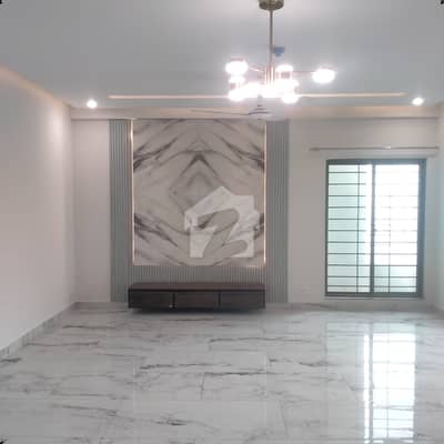 10 Marla 3-Bed Luxury FACING PARK Apartment for Rent in Askari 11 Lahore | Prime Location