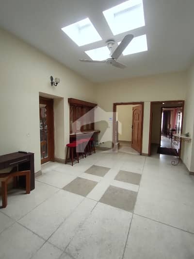 F10 Amazing Location What A Outstanding Upper Portion Fully Furnished 1 Bed