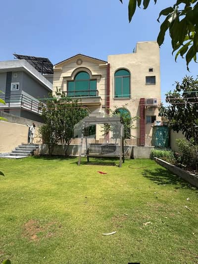 بحریہ ٹاؤن فیز 8 بحریہ ٹاؤن راولپنڈی,راولپنڈی میں 5 کمروں کا 16 مرلہ مکان 4.8 کروڑ میں برائے فروخت۔