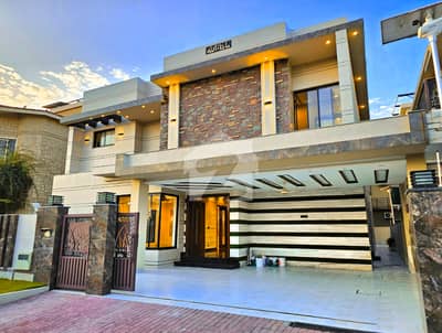 بحریہ ٹاؤن فیز 3 بحریہ ٹاؤن راولپنڈی,راولپنڈی میں 5 کمروں کا 1 کنال مکان 12.25 کروڑ میں برائے فروخت۔