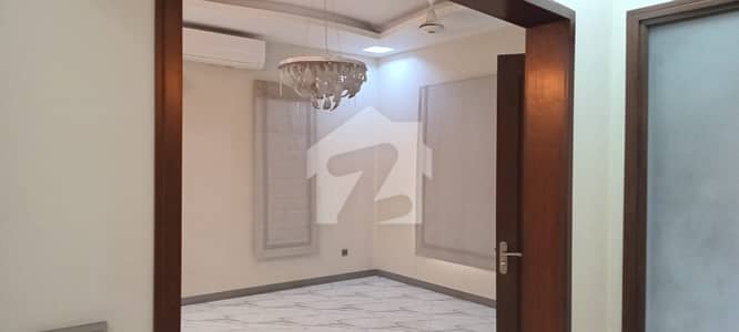 ڈی ایچ اے فیز 6 ڈی ایچ اے ڈیفینس,کراچی میں 6 کمروں کا 1 کنال مکان 17.5 کروڑ میں برائے فروخت۔