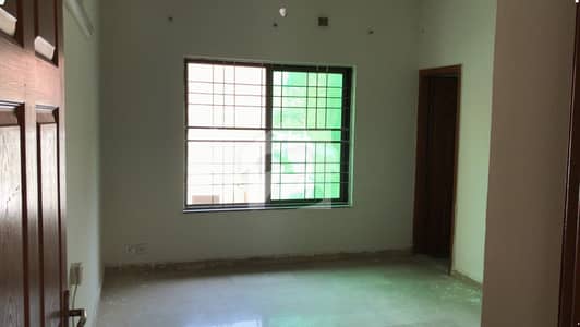 10 MARLA ELEGANT AND BRAND NEW BUNGALOW IS AVAILABLE FOR RENT IN THE BEST BLOCK OF DHA LAHORE.