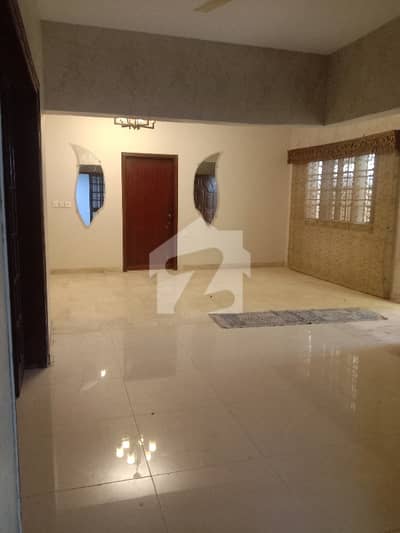 Town House 5 Rooms Available For Sale In Block 2 Clifton