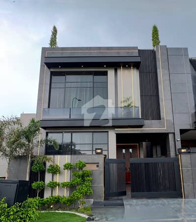 5 MARLA BRAND NEW ULTRA MODERN HOUSE FOR SALE NEAR TO PARK