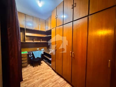Well Maintained Fully Furnished Master size bedroom For Rent