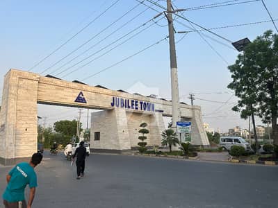 جوبلی ٹاؤن ۔ بلاک بی جوبلی ٹاؤن,لاہور میں 1 کنال کمرشل پلاٹ 4.5 کروڑ میں برائے فروخت۔ جوبلی ٹاؤن ۔ بلاک بی جوبلی ٹاؤن,لاہور میں 1 کنال کمرشل پلاٹ 4.5 کروڑ میں برائے فروخت۔