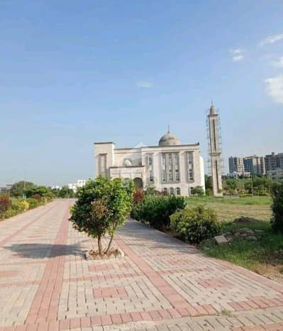 Corner 1 Kanal Plot Available With Ideal Location Near Mosque,Park & Market