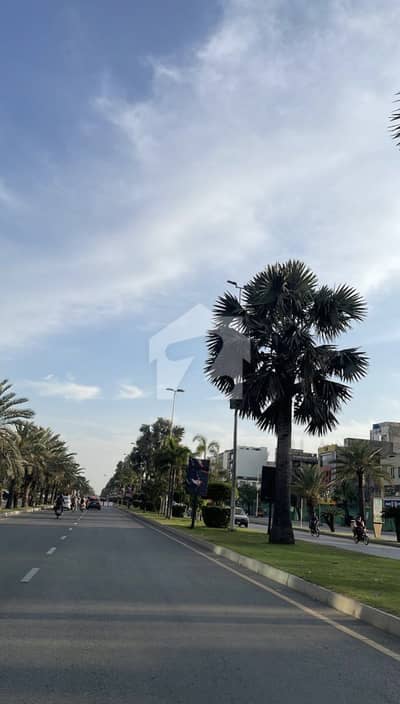 بحریہ ٹاؤن نشتر بلاک بحریہ ٹاؤن سیکٹر ای,بحریہ ٹاؤن,لاہور میں 8 مرلہ کمرشل پلاٹ 15.0 کروڑ میں برائے فروخت۔