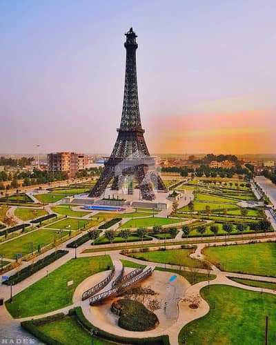 8 MARLA CORNER BUILDING FOR SALE IN SECTOR C BAHRIA TOWN LAHORE