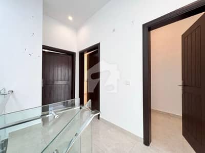 3Bed DDL 125sq yd Villa FOR SALE at ALI BLOCK All amenities nearby including MOSQUE, General Store & Parks