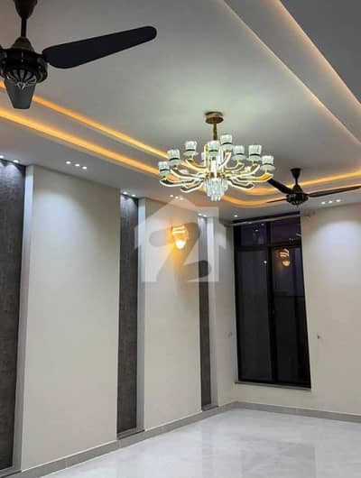 پارک ویو سٹی لاہور میں 4 کمروں کا 5 مرلہ مکان 1.8 کروڑ میں برائے فروخت۔ پارک ویو سٹی لاہور میں 4 کمروں کا 5 مرلہ مکان 1.8 کروڑ میں برائے فروخت۔