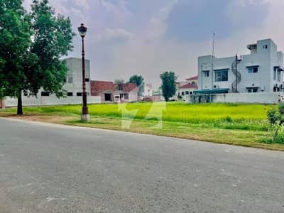 لیک سٹی ۔ سیکٹر ایم ۔ 3 لیک سٹی,رائیونڈ روڈ,لاہور میں 1 کنال رہائشی پلاٹ 4.0 کروڑ میں برائے فروخت۔