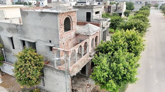 7.5 Marla Corner & Facing Park & 60ft Road Ki Prime Location Grey Structure New Lahore City Me For Sale Fully Developed Area