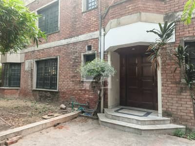 GULBERG ESTATE OFFER,1 KANAL OFFICE USE FOR RENT MAIN BOULEVARD GULBERG II LAHORE