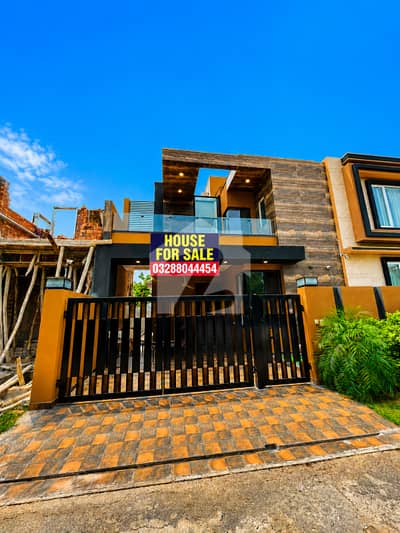 10 MARLA RESONABLE HOUSE WITH BASEMENT FOR SALE | LAKE CITY