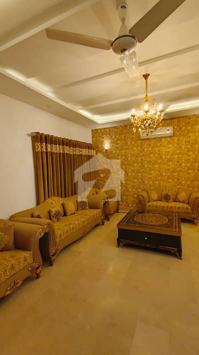 ڈی ایچ اے فیز 8 ڈی ایچ اے ڈیفینس,لاہور میں 6 کمروں کا 1 کنال مکان 8.75 کروڑ میں برائے فروخت۔