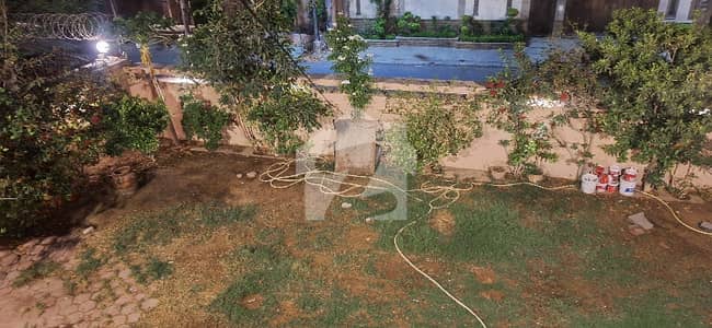 shaheed e millat road 2000 yards bungalow for rent