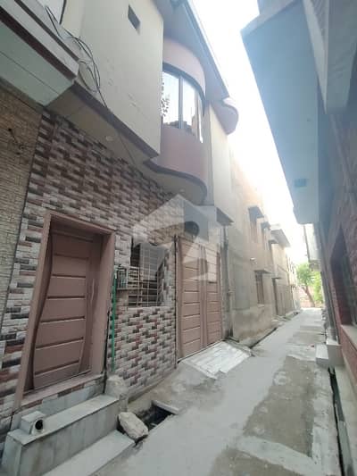 3 Marla Triple-Storey House - Gulbahar No. 2 - 5 Beds - 3 Kitchens - Car Porch 3 Marla Triple-Storey House - Gulbahar No. 2 - 5 Beds - 3 Kitchens - Car Porch