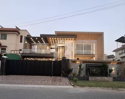 A Luxurious 1 Kanal House For Sale In Wapda Town! A Luxurious 1 Kanal House For Sale In Wapda Town!