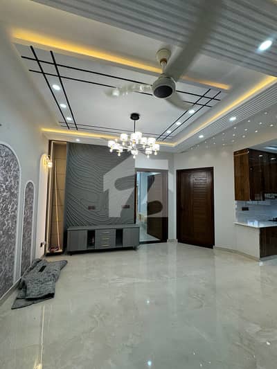 A Block 10 Marla Upper Portion Independent Facing Park Available For Rent