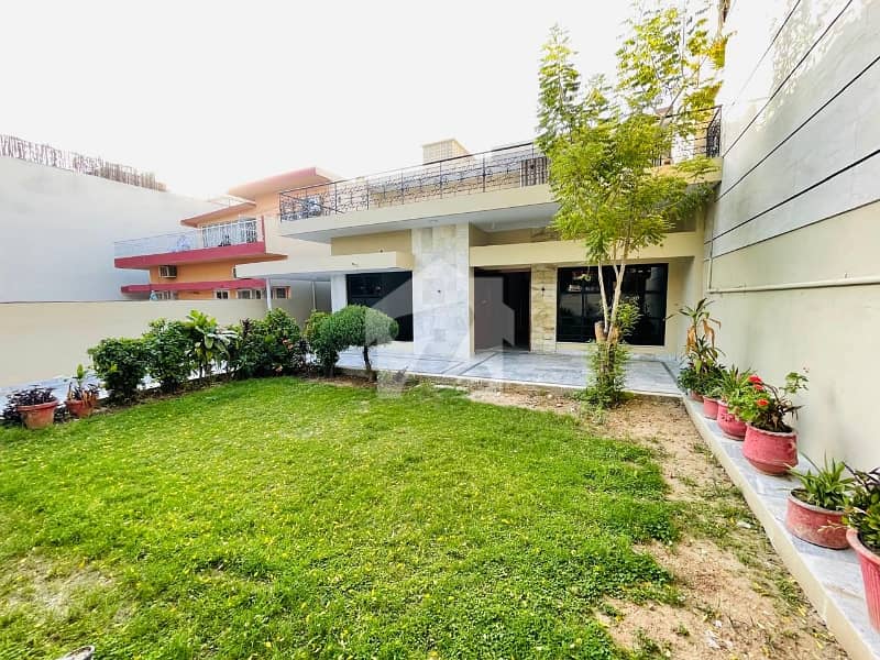 HOUSE FOR SALE IN F-10 HOUSE FOR SALE IN F-10