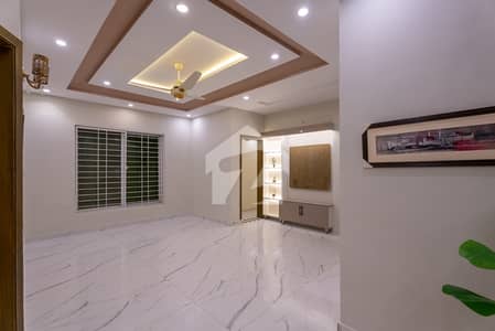 5 MARLA UPPER PORTION FOR RENT IN EDEN BOLUEVARD HOUSING SOCIETY COLLEGE ROAD LAHORE .