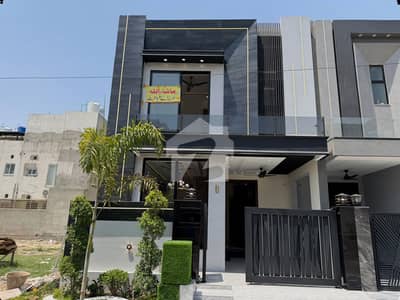 5 MARLA ELEGANT AND FULLY MAINTAINED SUPER HOT LOCATED BUNGALOW IS AVAILABLE IN BANKERS AVENUE BLOCK G, BEDIAN ROAD, LAHORE.