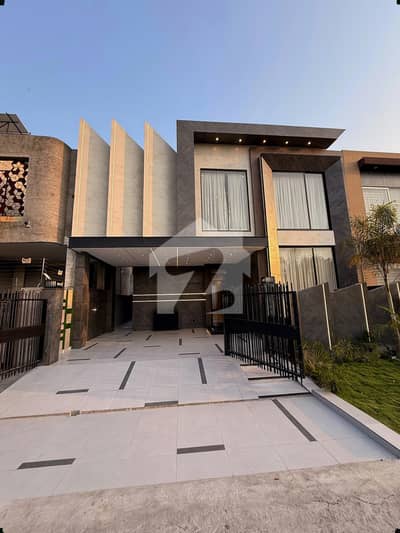 10 MARLA ELEGANT AND FULLY MAINTAINED SUPER HOT LOCATED FACING PARK BUNGALOW IS AVAILABLE IN BANKERS AVENUE BLOCK H, LAHORE.