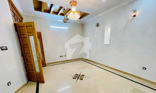 Affordable Lower Portion Of 10 Marla Is Available For Rent