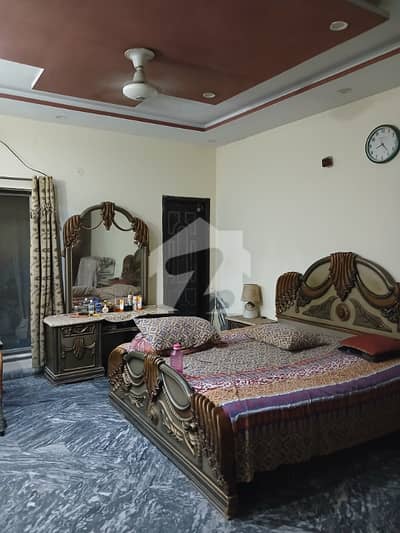 PRIME 5 MARLA UPPER PORTION AVAILABLE FOR RENT All Facilities Available E. T. C