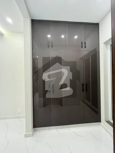 10 Marla Luxury House Available For Sale